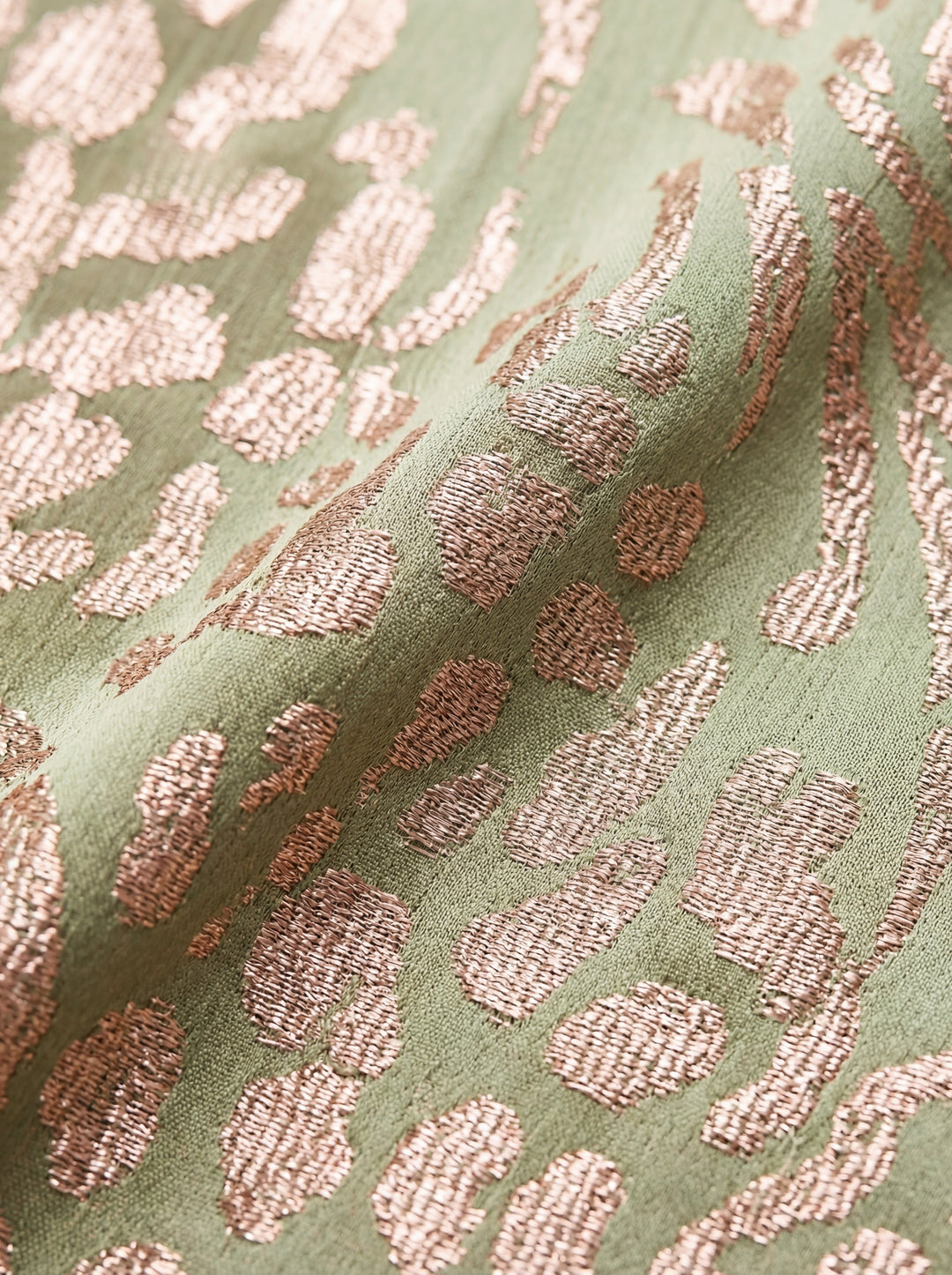 Midi dress with slimming effect, central knot, and fluid drape