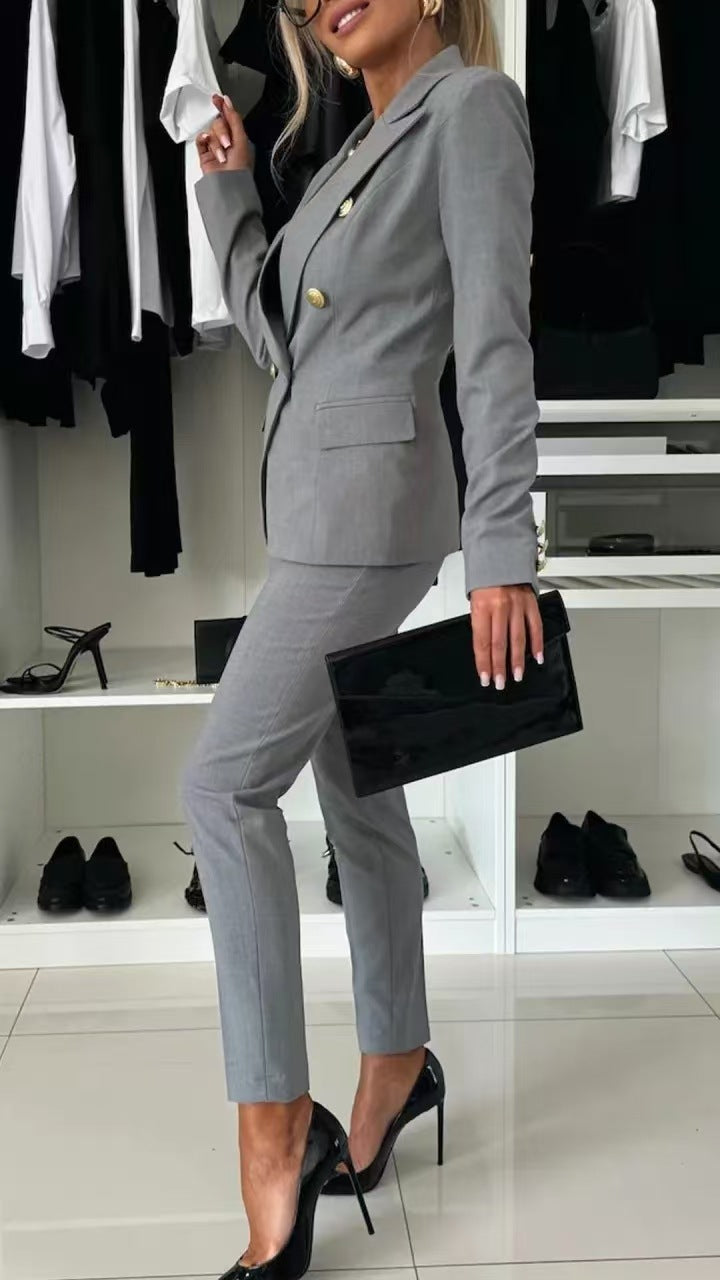 Amyra | Slim Fit – Chic & Modern