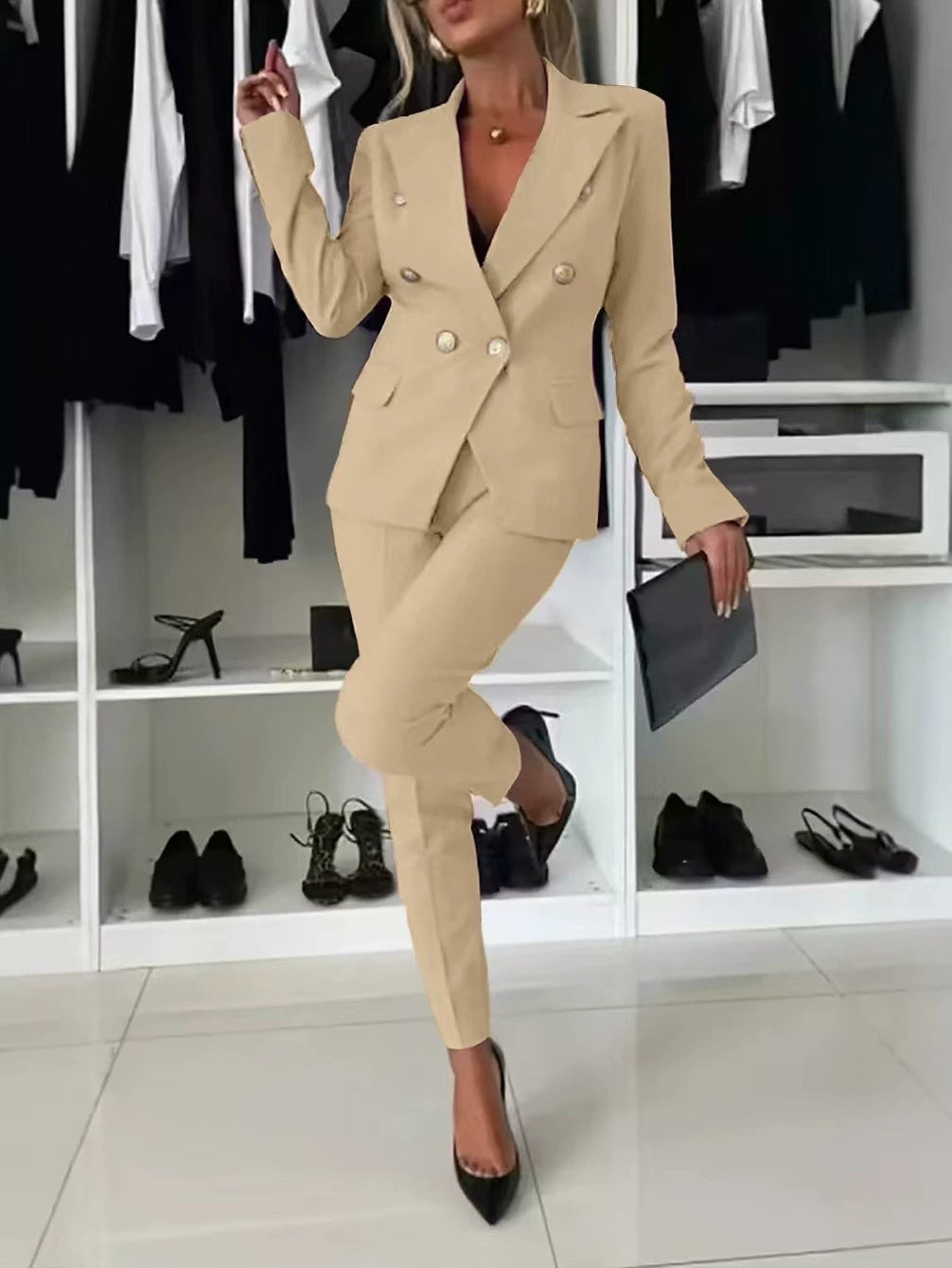 Amyra | Slim Fit – Chic & Modern