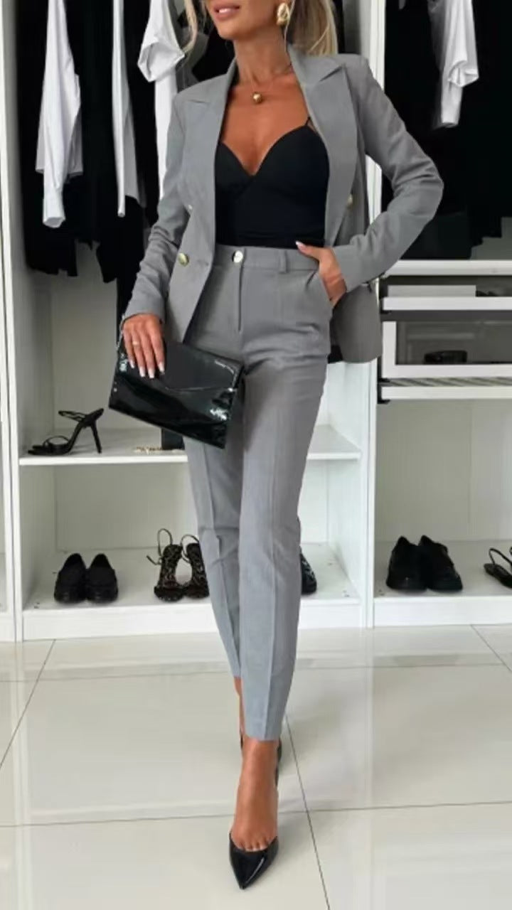 Amyra | Slim Fit – Chic & Modern