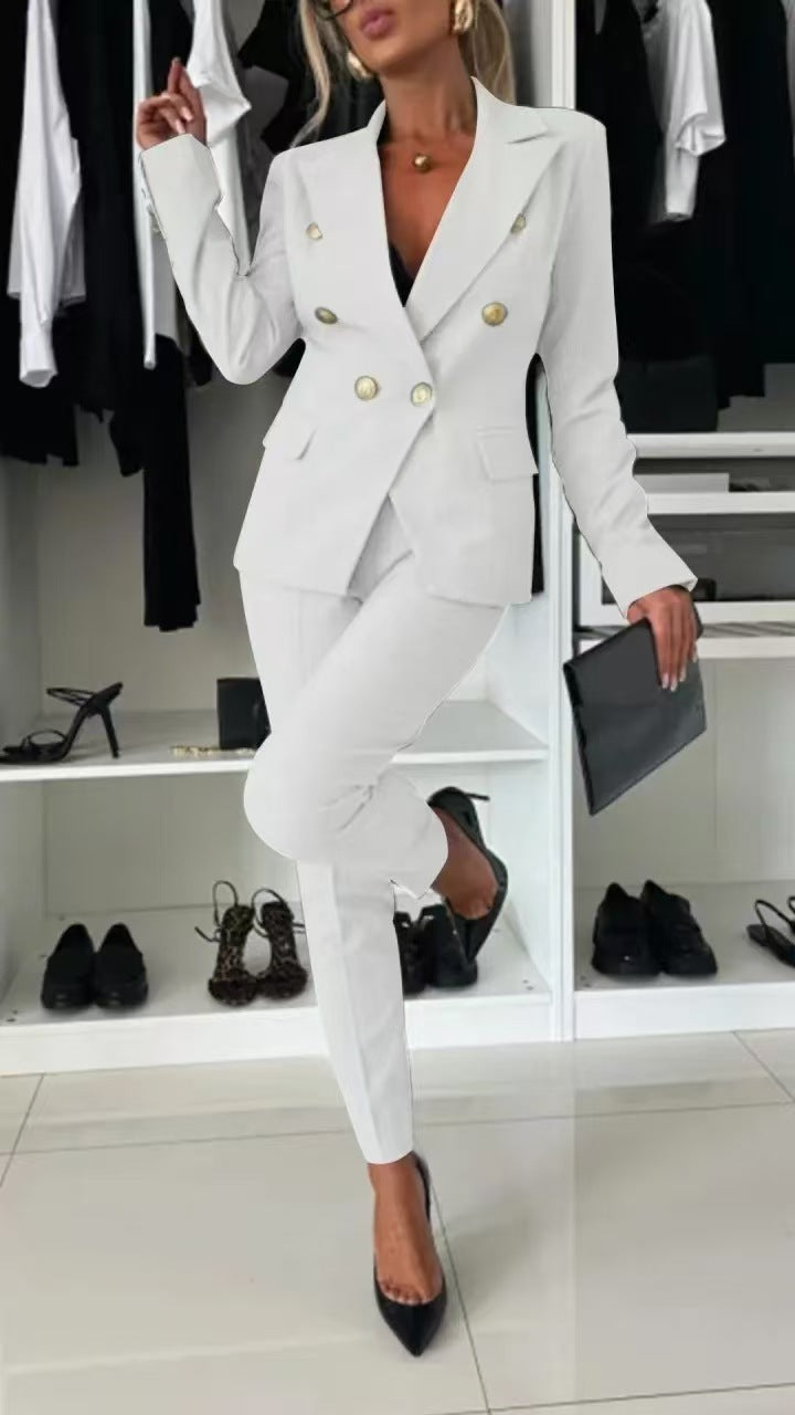 Amyra | Slim Fit – Chic & Modern
