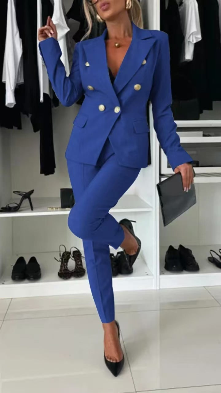 Amyra | Slim Fit – Chic & Modern